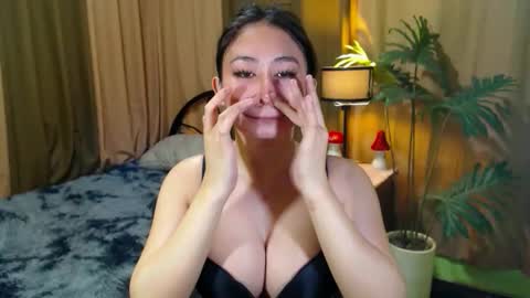 EVA online show from November 9, 2025, 10:30 pm