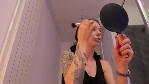 hotfallingdevil online show from February 17, 2026, 5:26 am