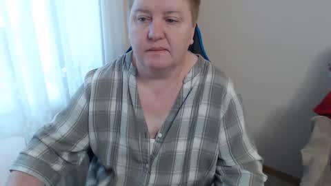 Snapshot of hotfiremommy chatting on November 20, 2025, 8:03 am LimonkaFire online show from November 20, 2025, 8:03 am