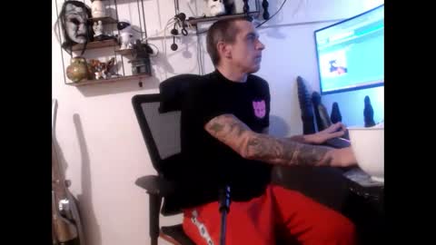 hotkinkytat online show from February 24, 2025, 8:27 am