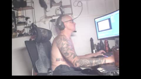 hotkinkytat online show from April 8, 2026, 9:59 pm