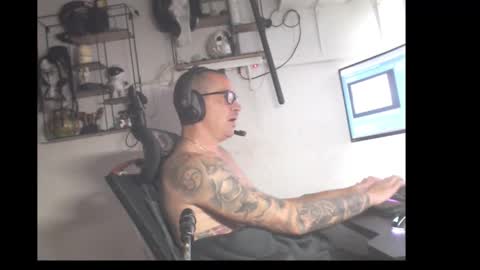 hotkinkytat online show from April 16, 2026, 11:00 am