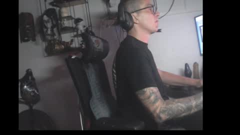 hotkinkytat online show from April 19, 2026, 6:32 pm