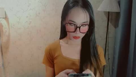 XANDRA online show from November 6, 2025, 9:32 am