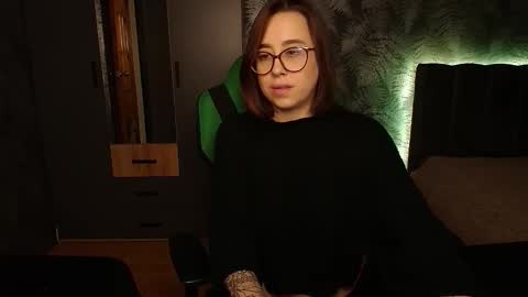hotmariella online show from February 12, 2025, 2:10 pm