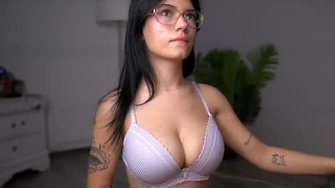 Molly online show from November 6, 2025, 4:35 am