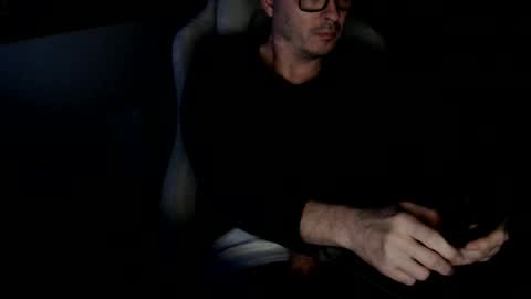 hotnickdk online show from December 25, 2024, 7:34 pm