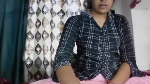 Snapshot of hotnsweetindian chatting on December 15, 2024, 7:46 am lola online show from December 15, 2024, 7:46 am