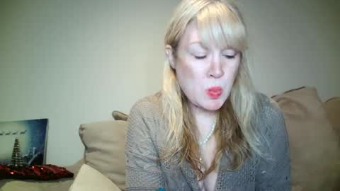 Snapshot of hotpepperrose chatting on December 5, 2024, 6:54 am hotpepperose online show from December 5, 2024, 6:54 am