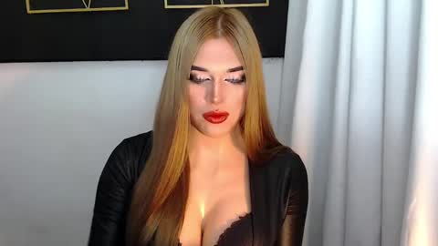 Snapshot of hotstellacumxxx chatting on January 19, 2025, 5:37 am STELLA online show from January 19, 2025, 5:37 am