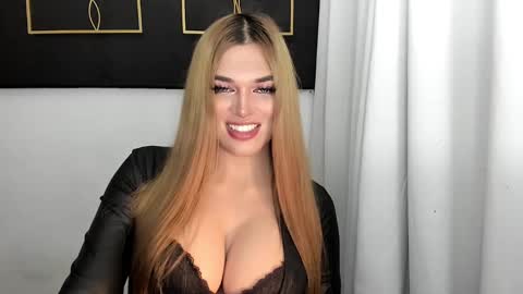 Snapshot of hotstellacumxxx chatting on March 2, 2025, 12:01 pm STELLA online show from March 2, 2025, 12:01 pm