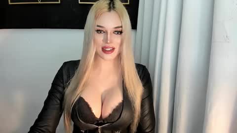 Snapshot of hotstellacumxxx chatting on October 25, 2025, 5:15 am STELLA online show from October 25, 2025, 5:15 am