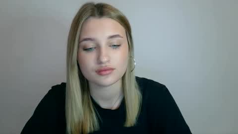 Snapshot of hotstellax chatting on October 27, 2025, 10:47 pm Stella online show from October 27, 2025, 10:47 pm