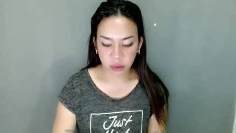 jelaigrande  online show from December 3, 2025, 7:05 am