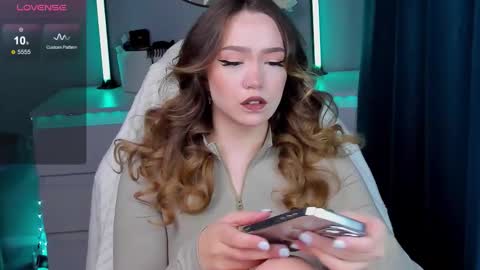 hello Im Eva online show from October 6, 2025, 9:40 am