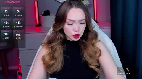 hello Im Eva online show from October 7, 2025, 12:02 pm