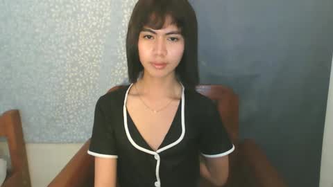 hottestdella69 online show from October 29, 2025, 3:47 pm