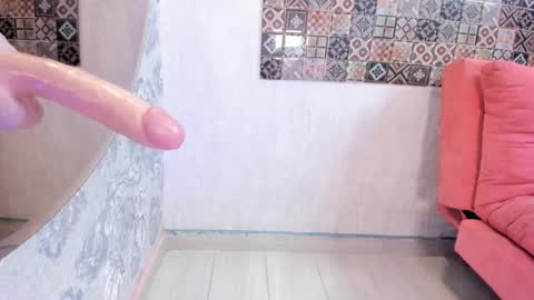 hottie_alicee_ online show from September 15, 2025, 7:47 pm