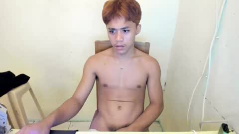 Snapshot of hottie_migs chatting on May 5, 2026, 5:10 pm hottie_migs online show from May 5, 2026, 5:10 pm