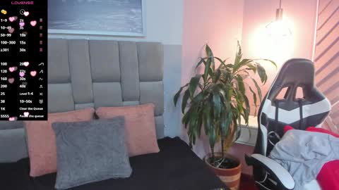 Snapshot of hottie_mine_ chatting on January 17, 2025, 7:27 pm 2pm - 9pm GMT-5 online show from January 17, 2025, 7:27 pm