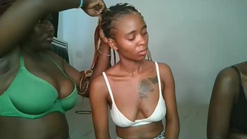 hottie_mistie online show from April 30, 2026, 8:09 am