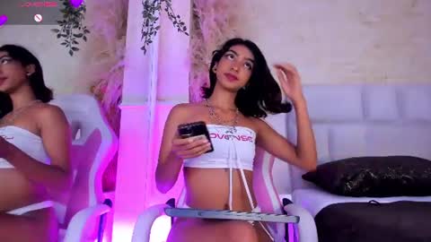 Snapshot of hottie_veronica chatting on July 11, 2026, 11:28 pm Veronica independent model online show from July 11, 2026, 11:28 pm