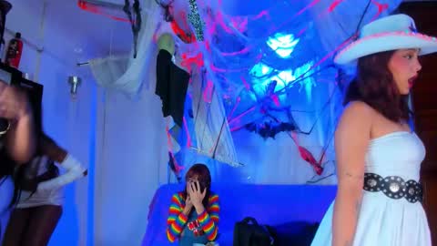 hotties_kittens18 online show from October 31, 2025, 4:08 pm