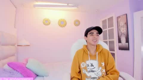 hottiie_guy online show from November 21, 2025, 5:55 pm