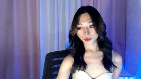 Snapshot of hottmolly100403 chatting on October 16, 2025, 8:32 pm SCARLET online show from October 16, 2025, 8:32 pm