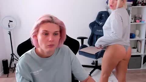 Snapshot of hottyblonds chatting on October 11, 2025, 10:25 am Nessie and Jessie online show from October 11, 2025, 10:25 am