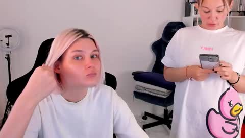 Snapshot of hottyblonds chatting on November 1, 2025, 10:50 am Nessie and Jessie online show from November 1, 2025, 10:50 am