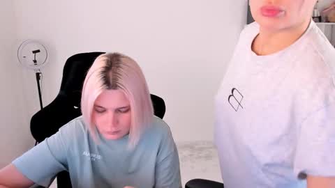 Snapshot of hottyblonds chatting on November 8, 2025, 10:59 am Nessie and Jessie online show from November 8, 2025, 10:59 am