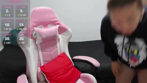 hottychrystal online show from March 10, 2026, 12:10 pm