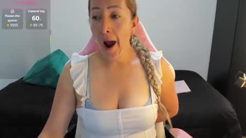 hottychrystal online show from March 17, 2026, 3:59 pm