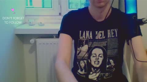 Snapshot of houdenni chatting on February 4, 2025, 6:25 am twinkie online show from February 4, 2025, 6:25 am