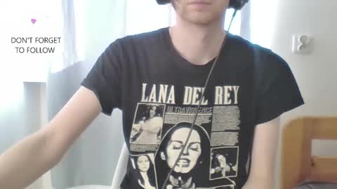 Snapshot of houdenni chatting on February 7, 2025, 9:58 am twinkie online show from February 7, 2025, 9:58 am