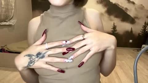 hsiuscherich online show from December 18, 2025, 2:12 pm