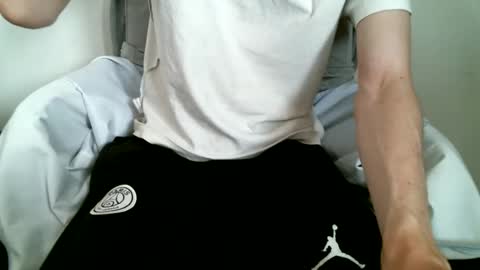 Keanu online show from October 9, 2025, 12:58 pm