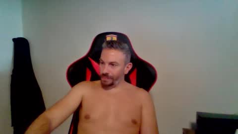 Snapshot of huge__cumshot chatting on October 5, 2025, 9:29 am huge__cumshot online show from October 5, 2025, 9:29 am