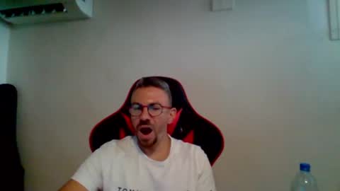 Snapshot of huge__cumshot chatting on July 15, 2026, 7:46 am huge__cumshot online show from July 15, 2026, 7:46 am