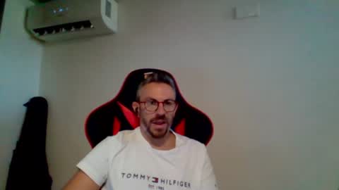 Snapshot of huge__cumshot chatting on July 27, 2026, 3:08 pm huge__cumshot online show from July 27, 2026, 3:08 pm