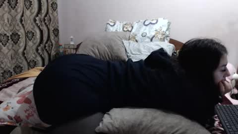 hugeassdevil online show from April 3, 2026, 5:49 am