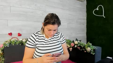 Snapshot of hugeboobserin chatting on February 21, 2025, 6:07 am Erin online show from February 21, 2025, 6:07 am