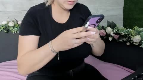 Snapshot of hugeboobserin chatting on March 7, 2025, 4:24 am Erin online show from March 7, 2025, 4:24 am