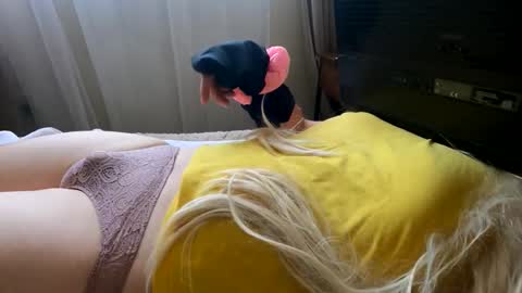 HugeCumshots online show from October 27, 2025, 10:47 pm