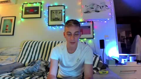 Snapshot of hugolandcam chatting on December 17, 2024, 5:47 pm Hugo online show from December 17, 2024, 5:47 pm