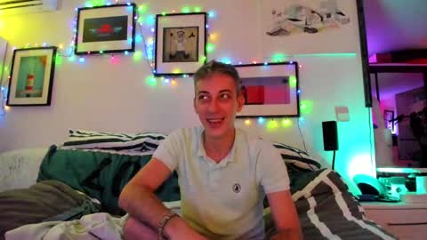 Snapshot of hugolandcam chatting on December 25, 2024, 9:22 pm Hugo online show from December 25, 2024, 9:22 pm