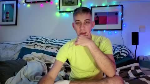 Snapshot of hugolandcam chatting on December 31, 2024, 9:50 pm Hugo online show from December 31, 2024, 9:50 pm