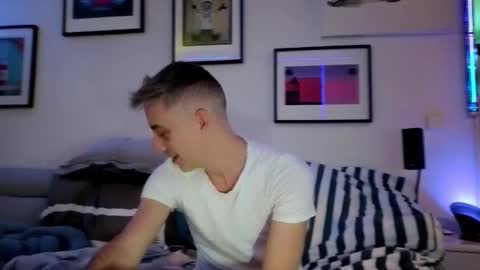 Snapshot of hugolandcam chatting on January 4, 2025, 3:17 pm Hugo online show from January 4, 2025, 3:17 pm