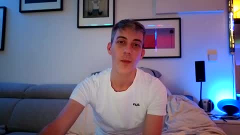 Snapshot of hugolandcam chatting on January 30, 2025, 9:04 pm Hugo online show from January 30, 2025, 9:04 pm